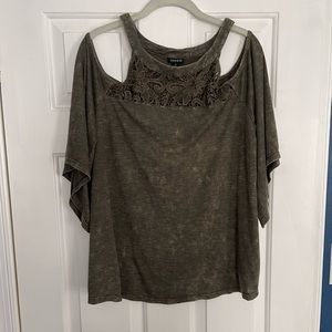 NWOT- Torrid - Knit Jersey Cree Neck Lace Inset Cold Shoulder Top